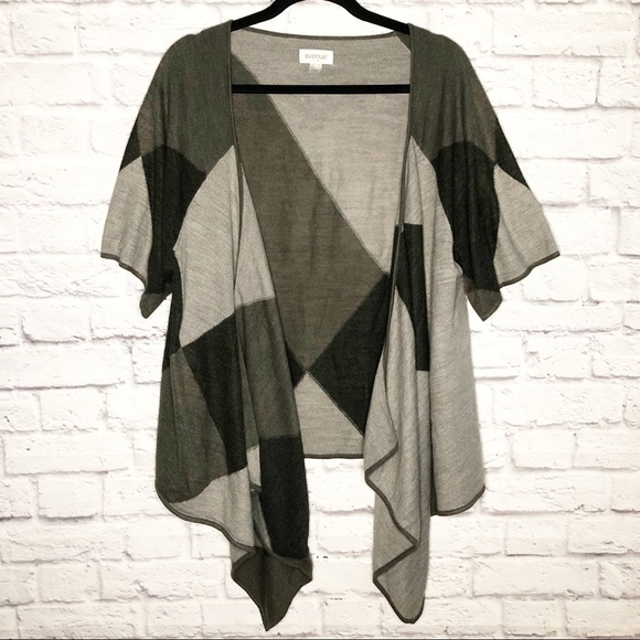 Avenue Color Block Design Short Sleeve Cardigan - Picture 1 of 4